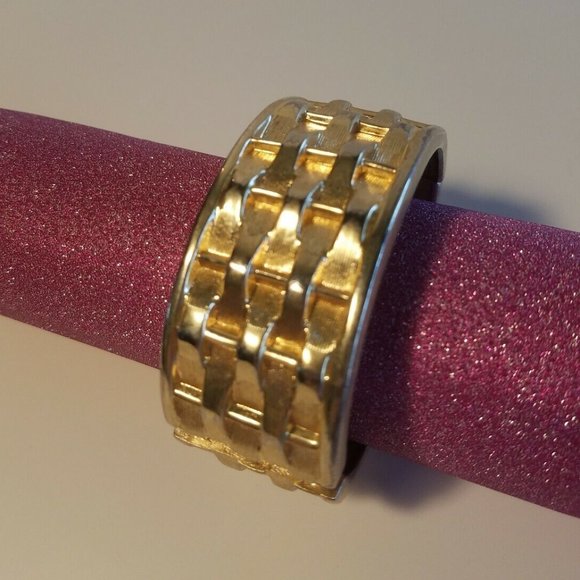 VINTAGE GOLD TONE TEXTURED BASKET WEAVE HINGED BANGLE BRACELET WIDE 1.25" - Picture 2 of 7